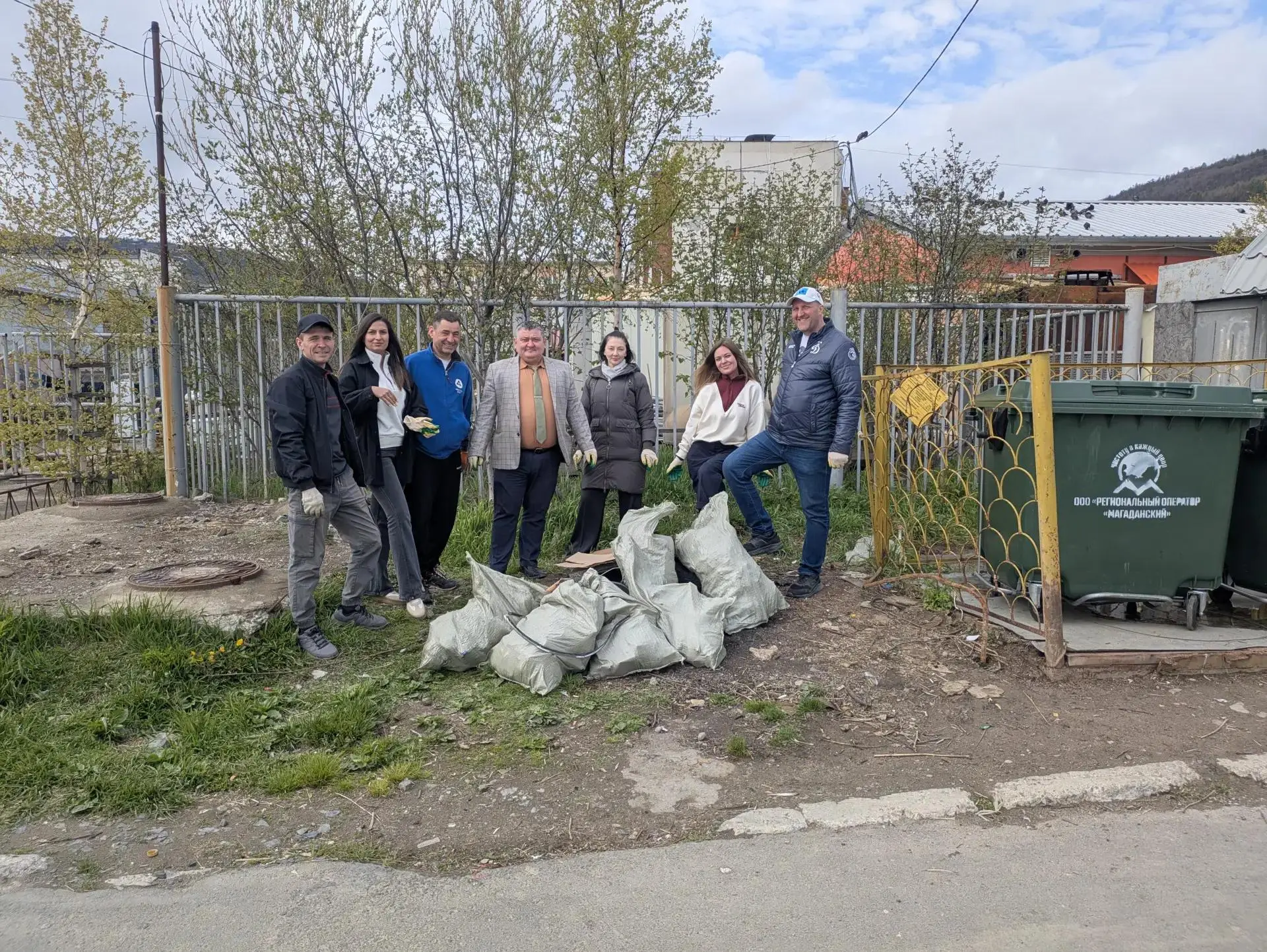 Учреждением проведен субботник в районе магазина "Приморский" по ул. Арманской