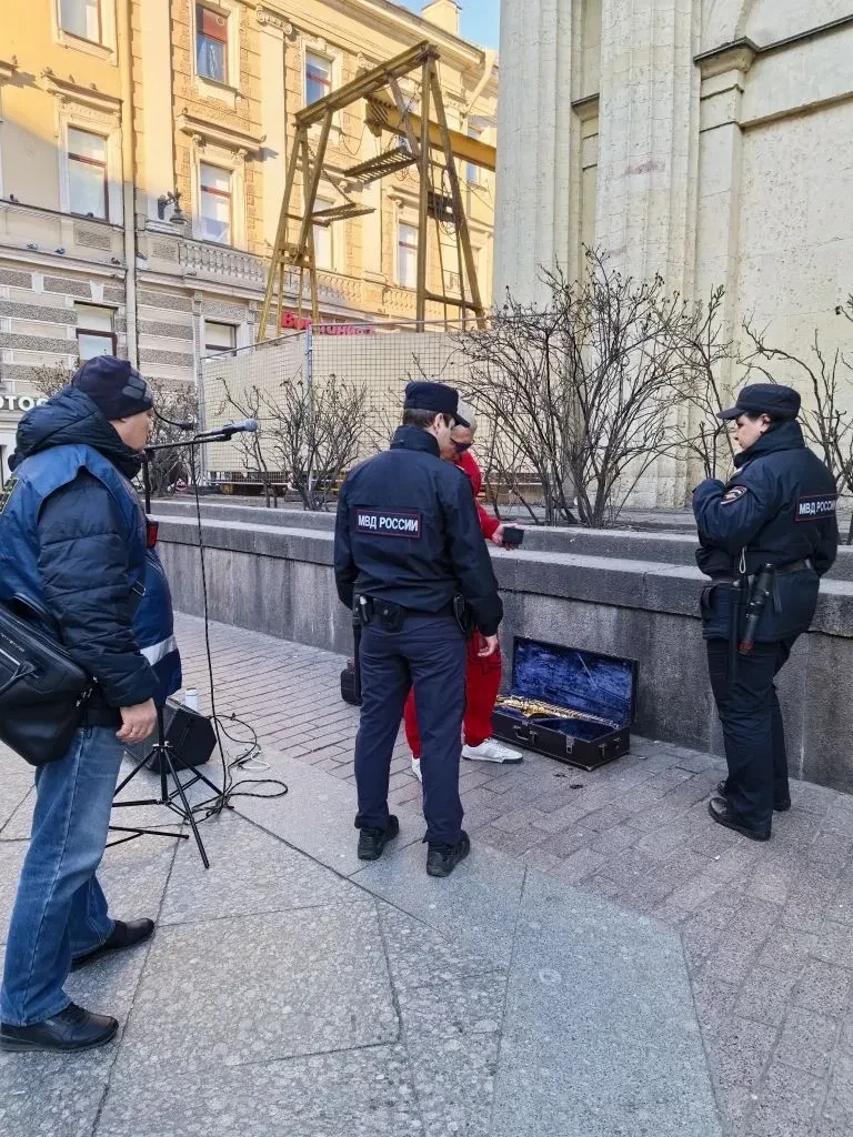 В Петербурге проходят рейды по контролю за уличными выступлениями   🎸 Сотрудники Комитета совместно 