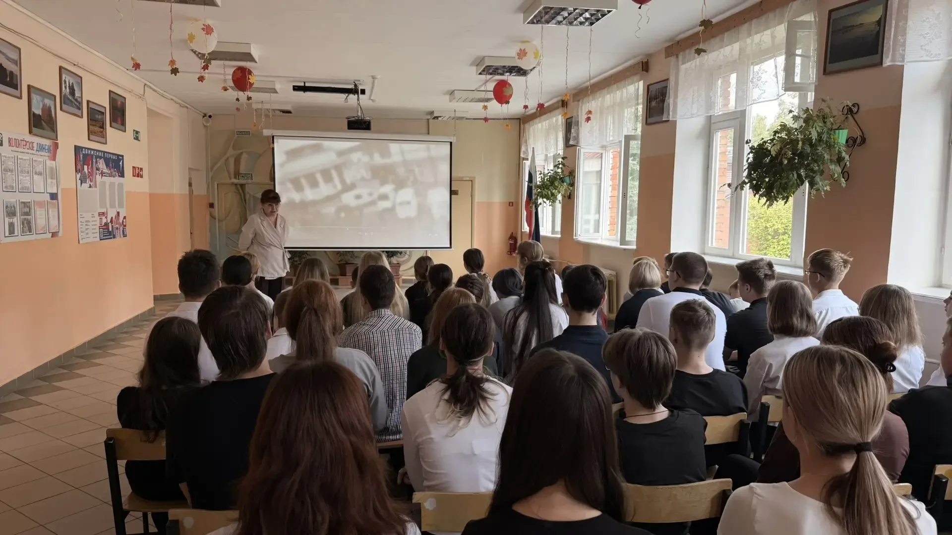 В корпусе «Школа №1» прошёл День солидарности в борьбе с терроризмом 🕊️