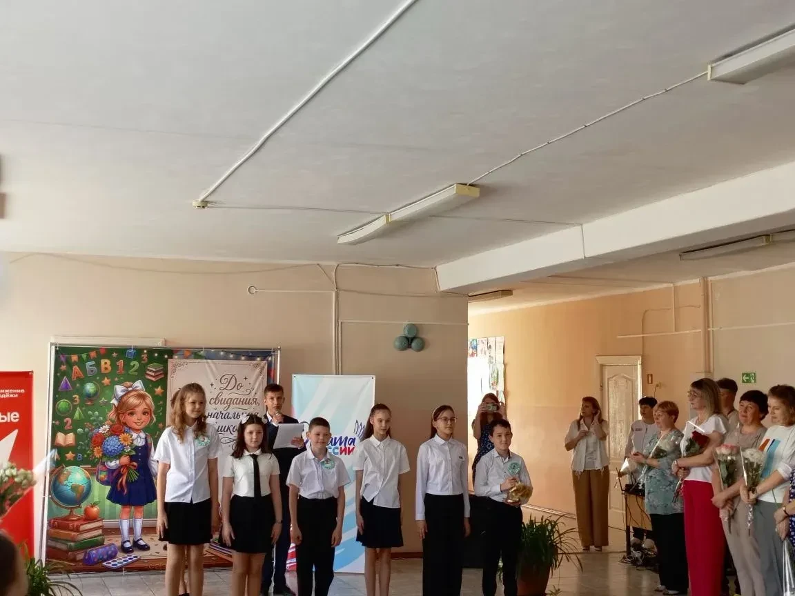 Последний звонок для 4-х классов — прощание с начальной школой!  Сегодня в нашей школе прозвенел осо