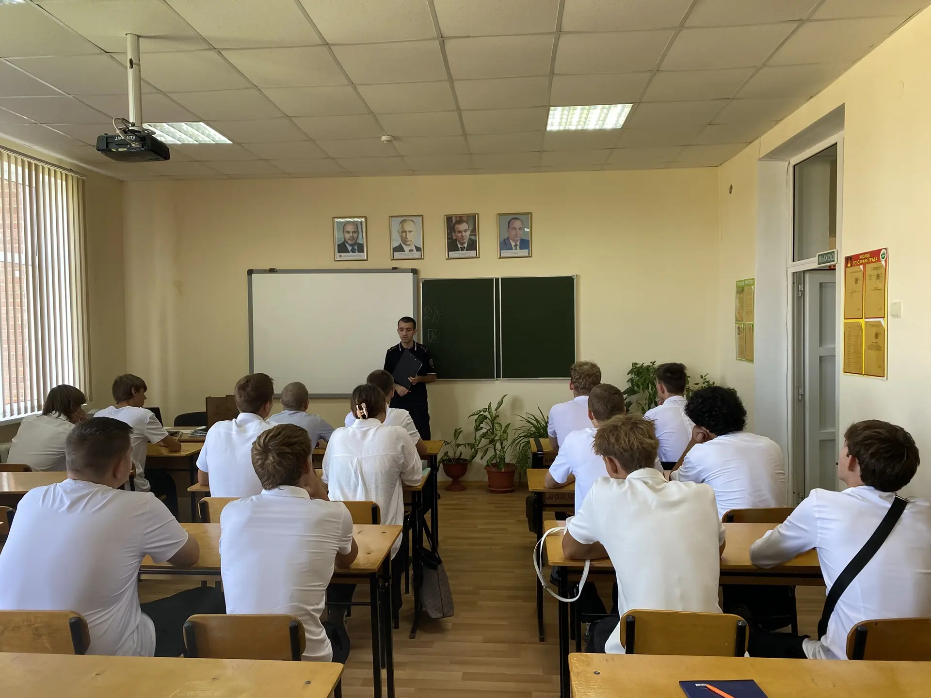 В Курганинском аграрно-технологическом техникуме прошла лекция-беседа для студентов пер...