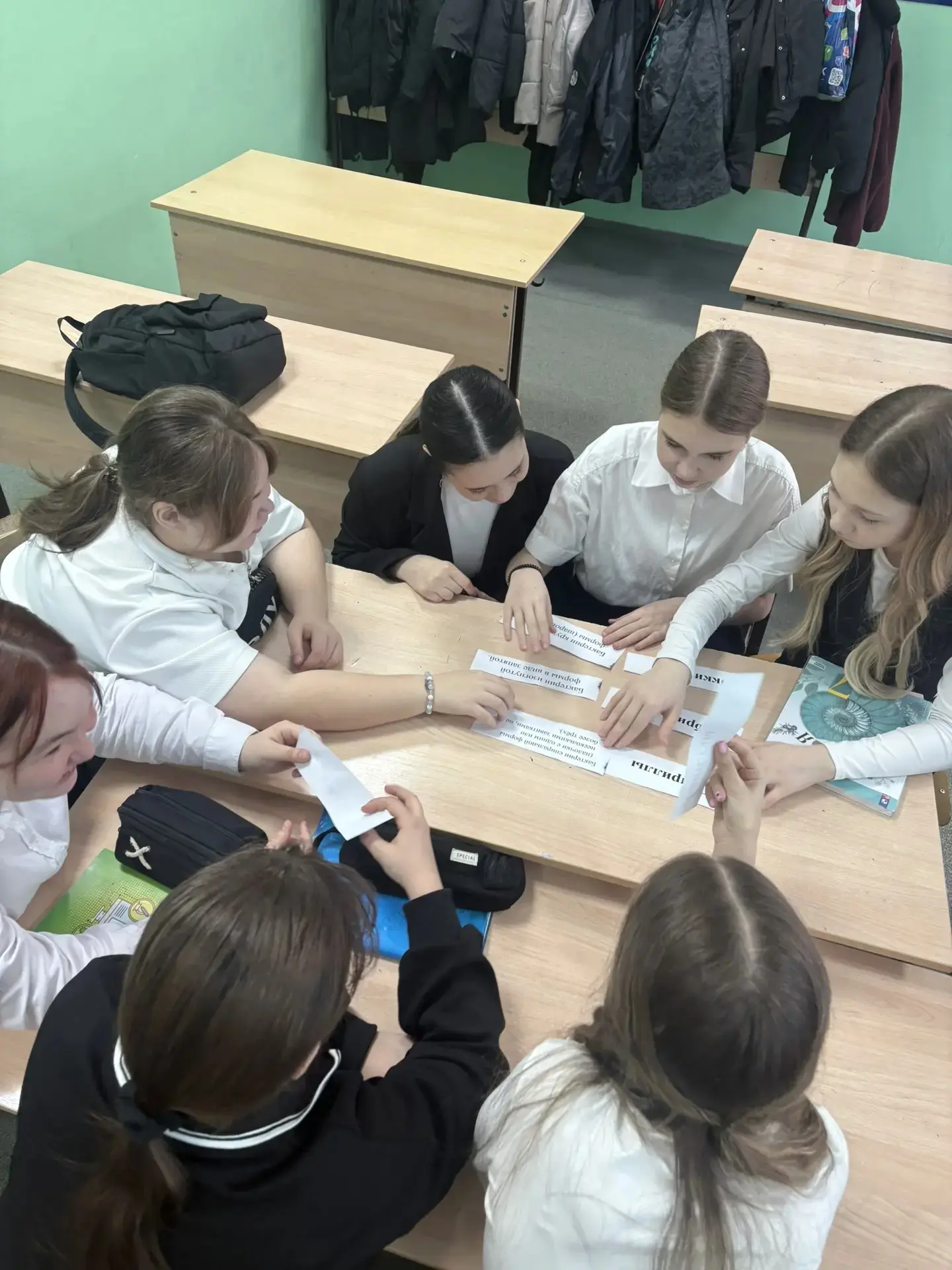 🦠 ОНИ ВЕЗДЕ: Как учащиеся 7- го класса прошли сквозь «Удивительный мир бактерий»  Сегодня в 7-х клас