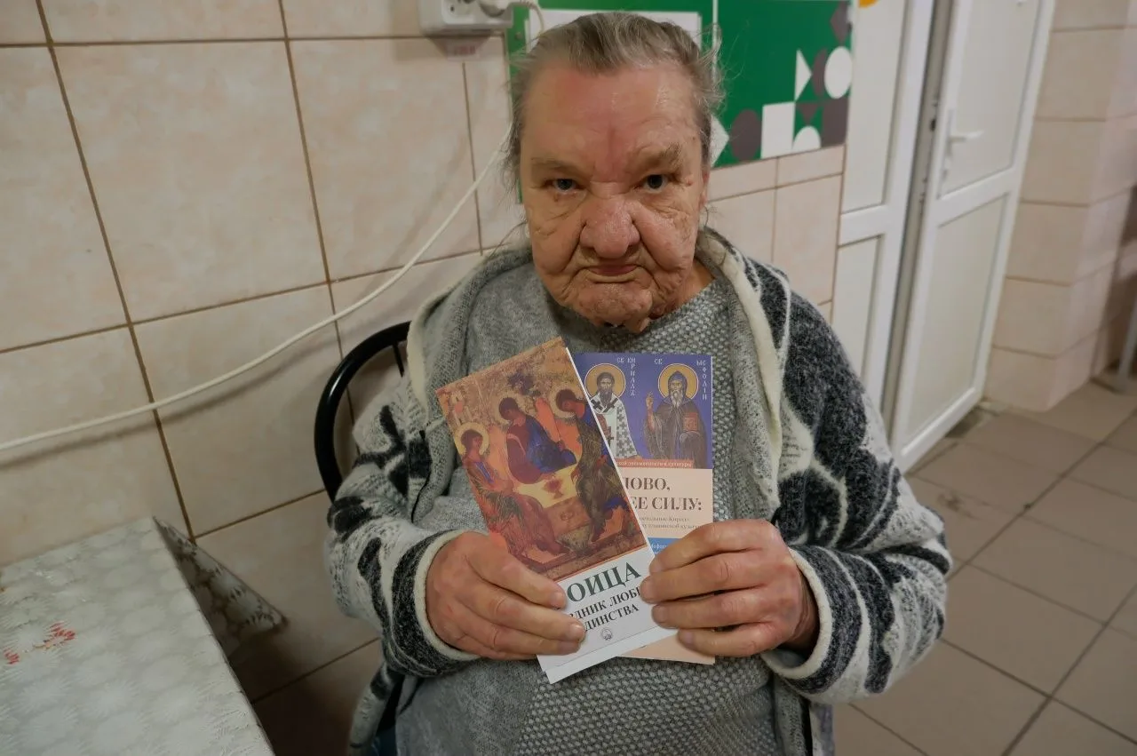 Иерей Максим Кузнецов, клирик Вознесенского Кафедрального Собора, регулярно посещает по...