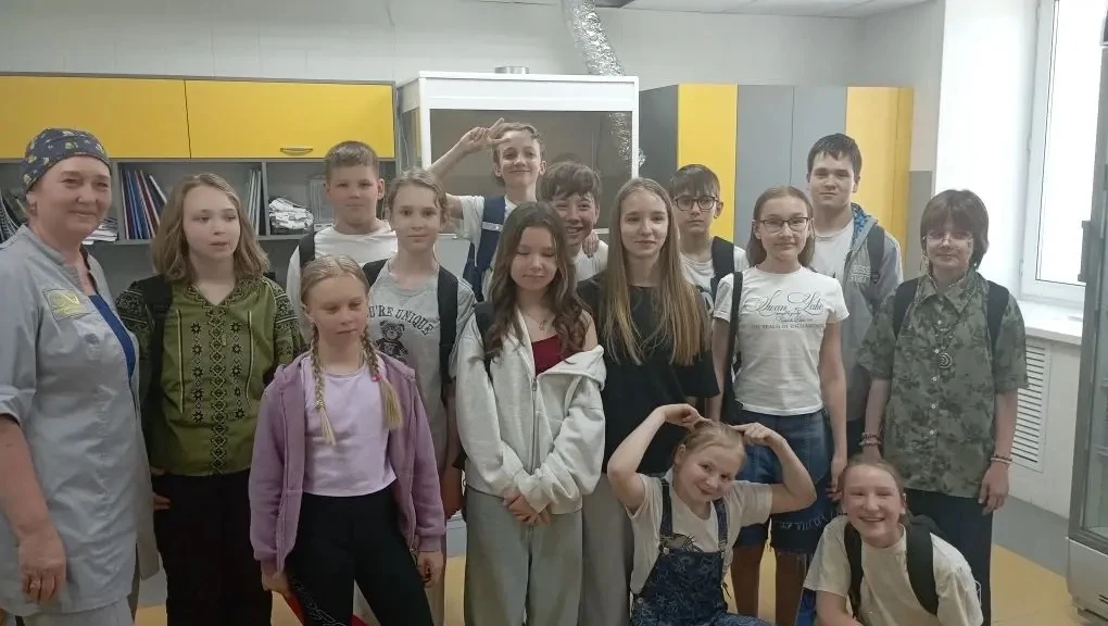 🍀Занимательная ветеринария: ученики 5«Д» класса посетили ветстанцию Кировского района.