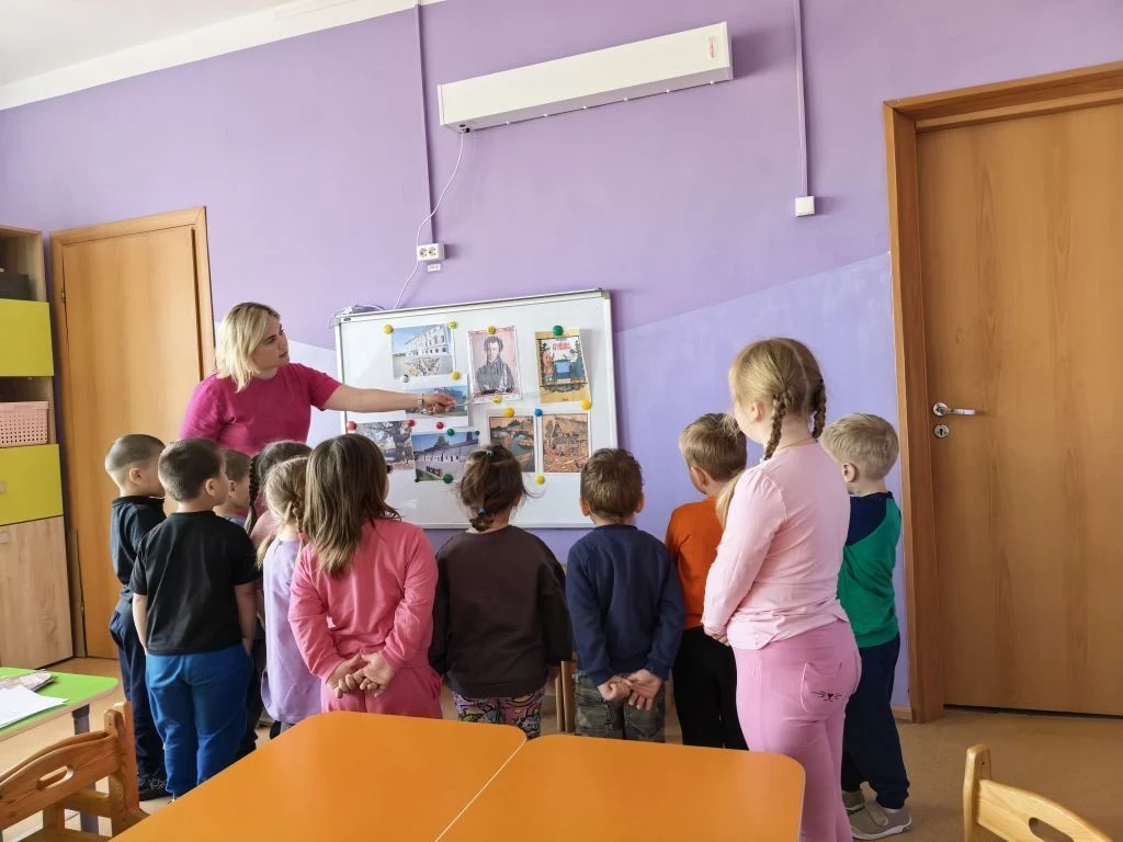 Знакомство с творчеством писателей начинается с раннего возраста. Сегодня педагоги знакомили воспита