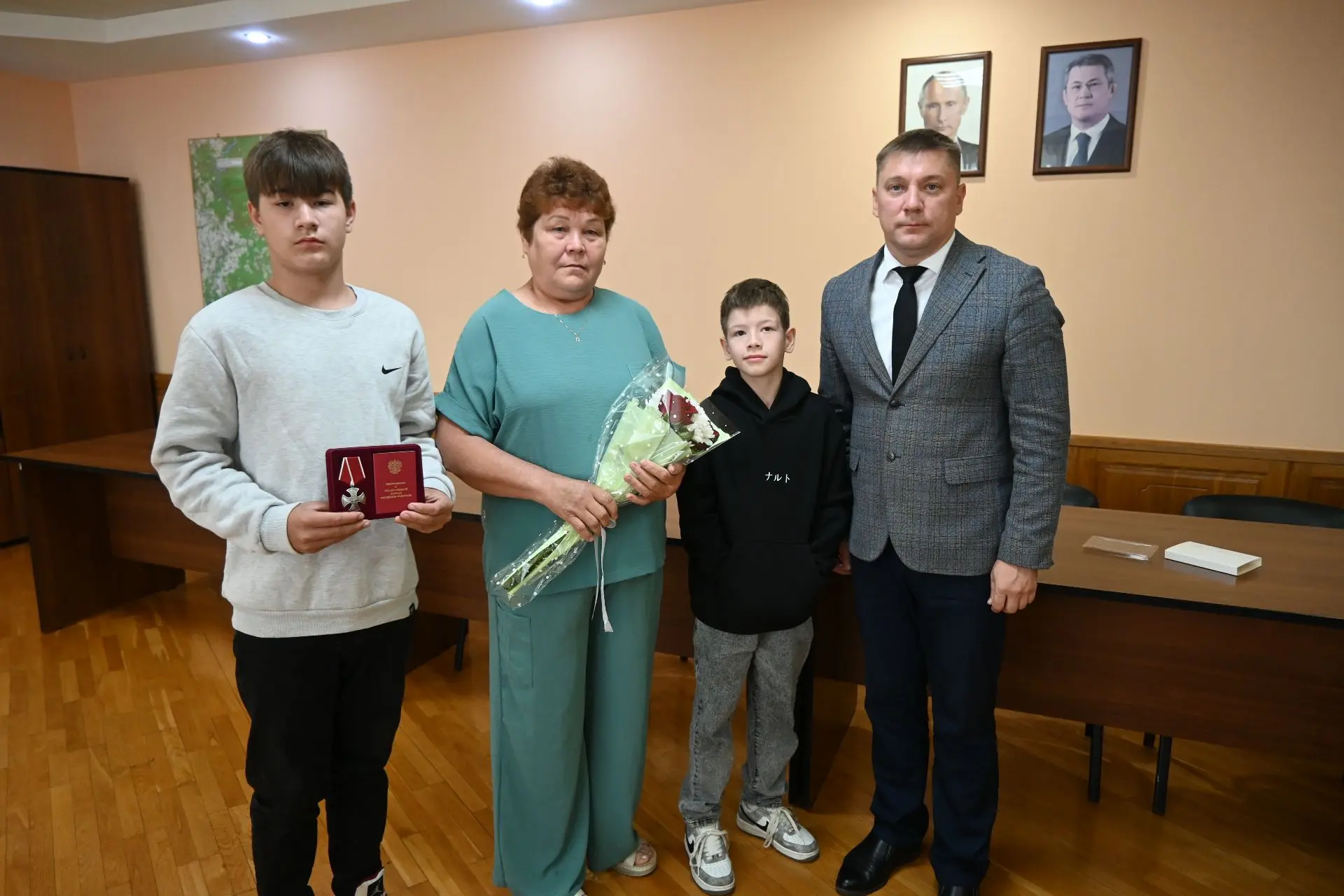 Сегодня, 5 июня, в администрации  района состоялось вручение Орденов Мужества родственникам наших зе