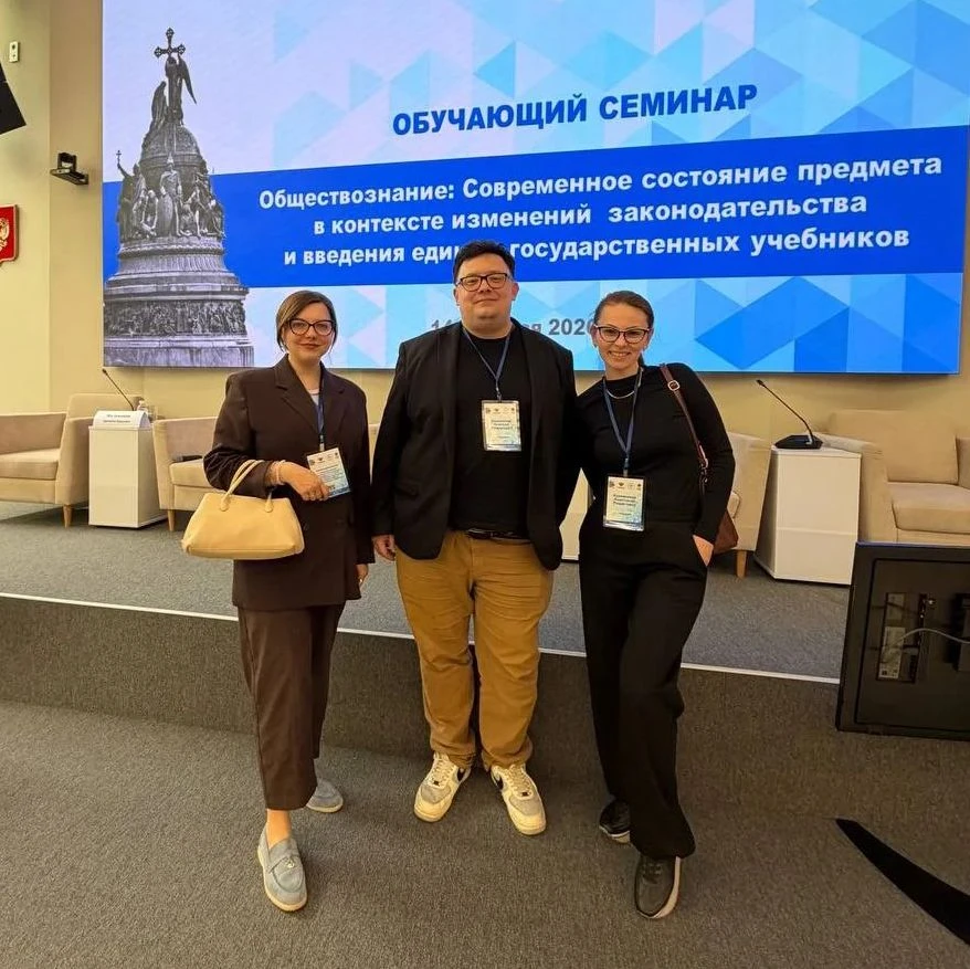 📝 Методист КОИРО Анастасия Курмашева совместно с учителями МАОУ гимназии №40 им. А. Ю. Гагарина Софь