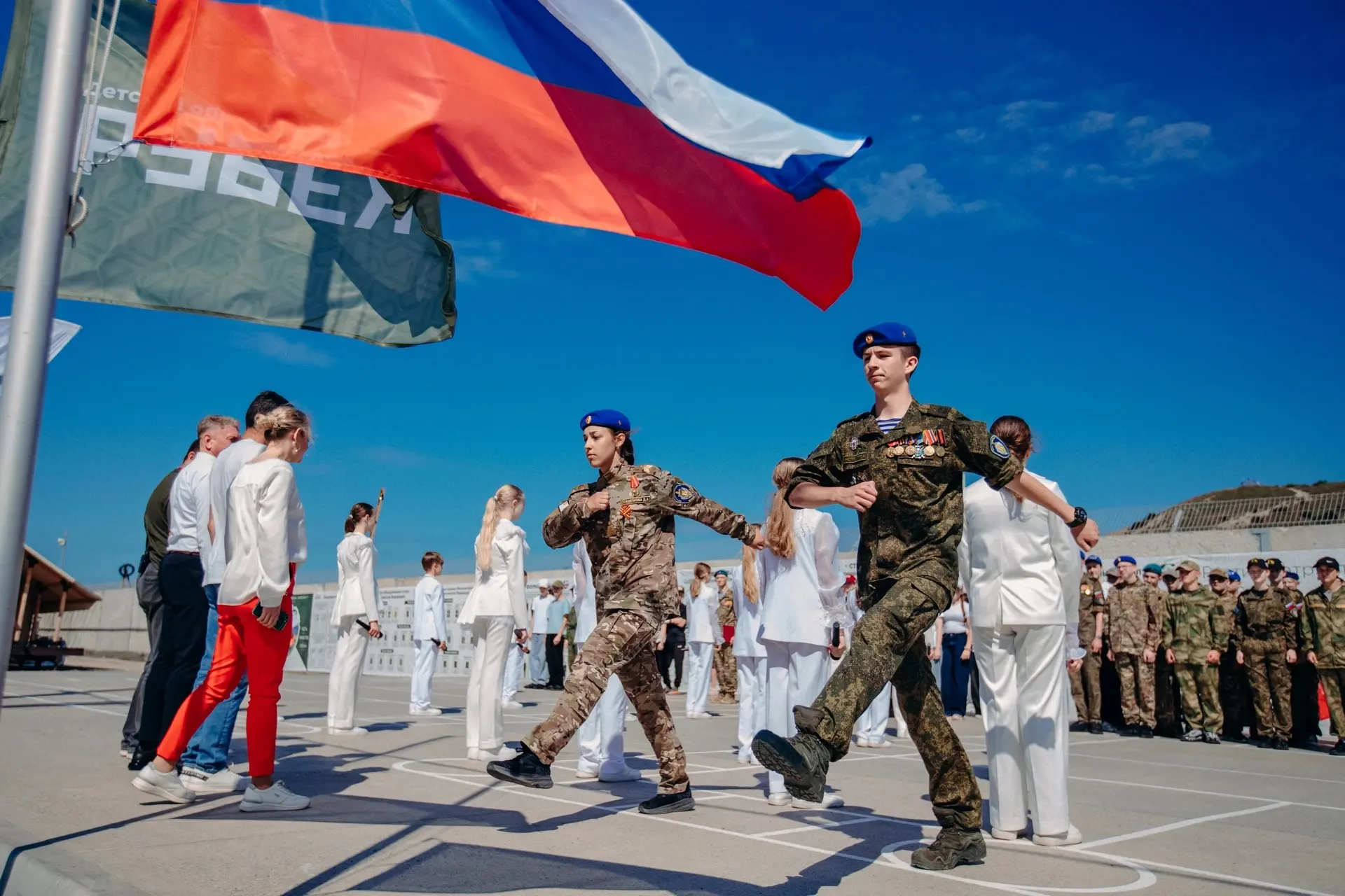 Вперед, к новым вершинам💫

Вторая смена в ДОЛ «Рубеж» – официально открыта! 

🇷🇺Традиционно утро 