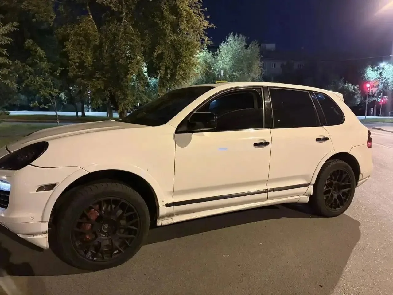 В Челябинске водителя Porsche Cayenne оштрафовали за движение по встречным трамвайным п...