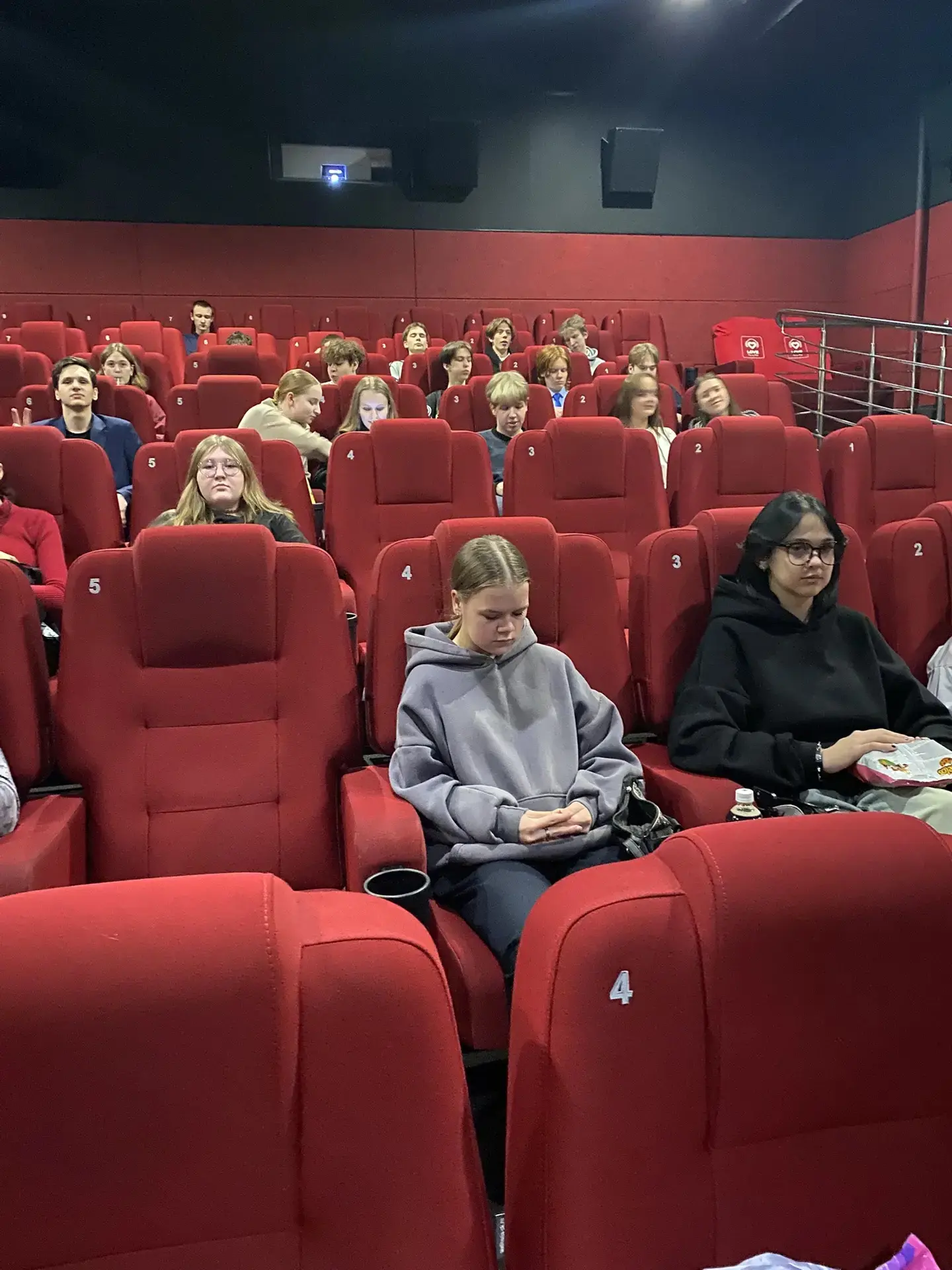 «Часто бывает — большая беда шелуху с людей счищает, и оказывается, что у иных под грязной коркой — 