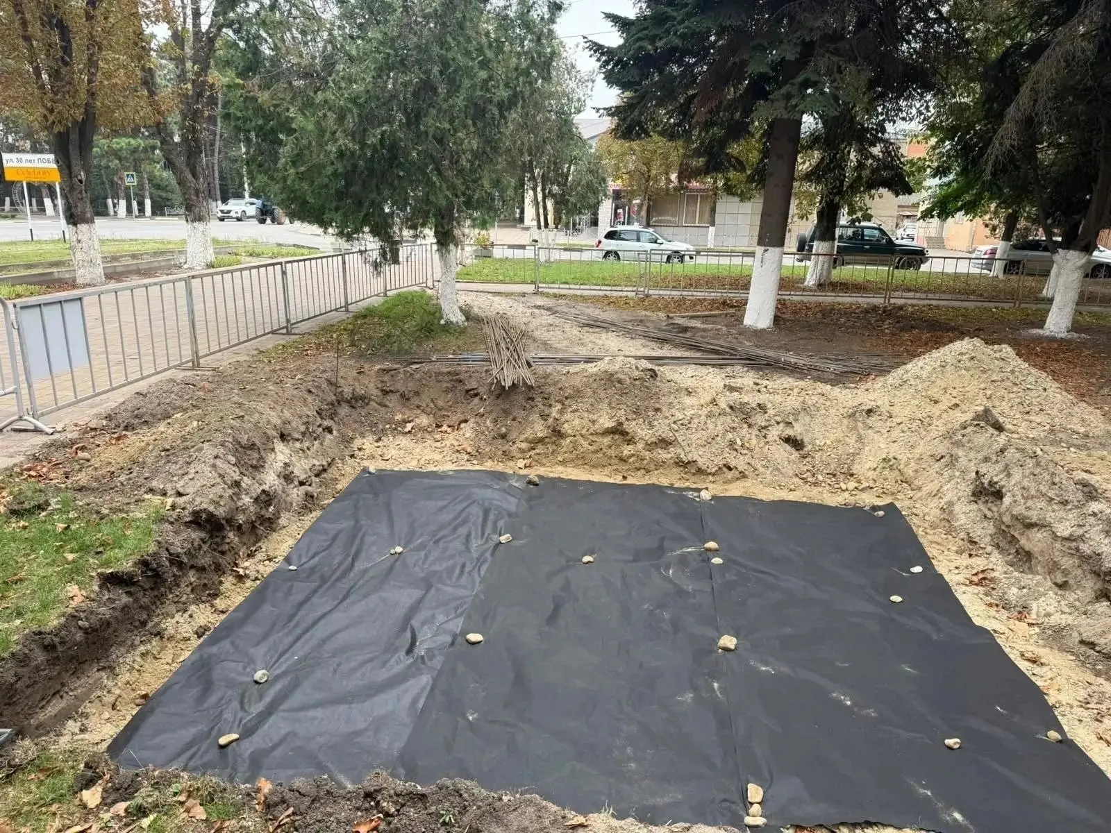 🏗 Подготовка площадки под стелу «Город воинской доблести» в Кропоткине идёт полным ходом.
