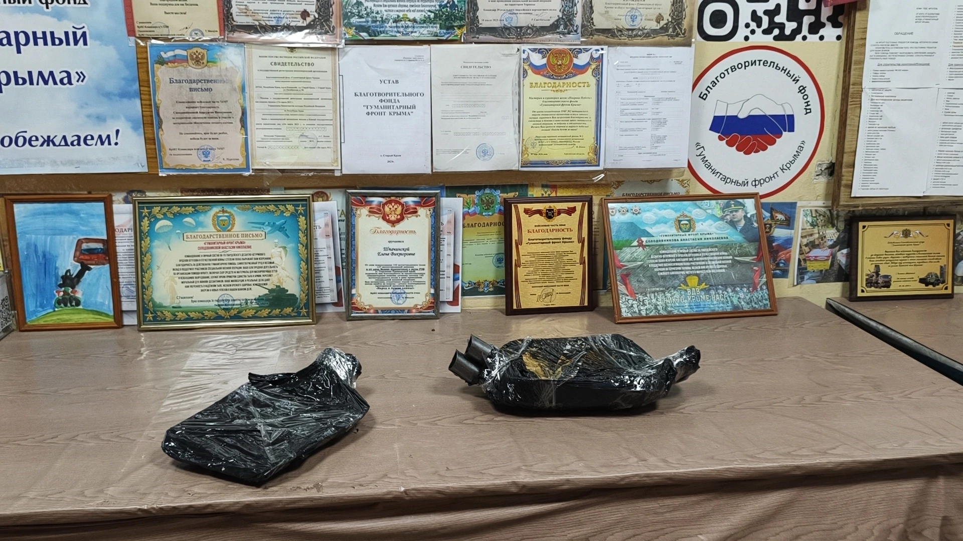 ОТ ЛЕЙЛЫ ПОЛУЧИЛИ ДВЕ ЛОПАТЫ