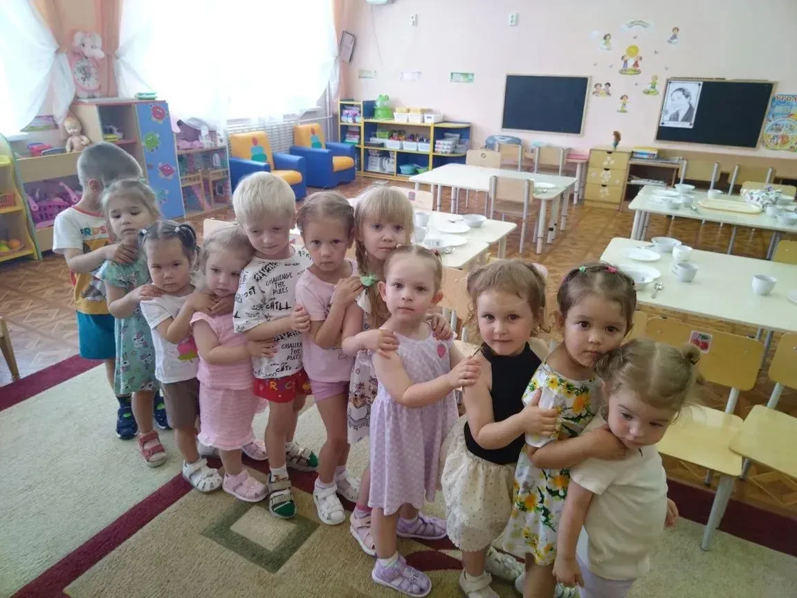 Друзья, обнимите своих детей!

Сегодня отмечается замечательный праздник – Всемирный день объятий де