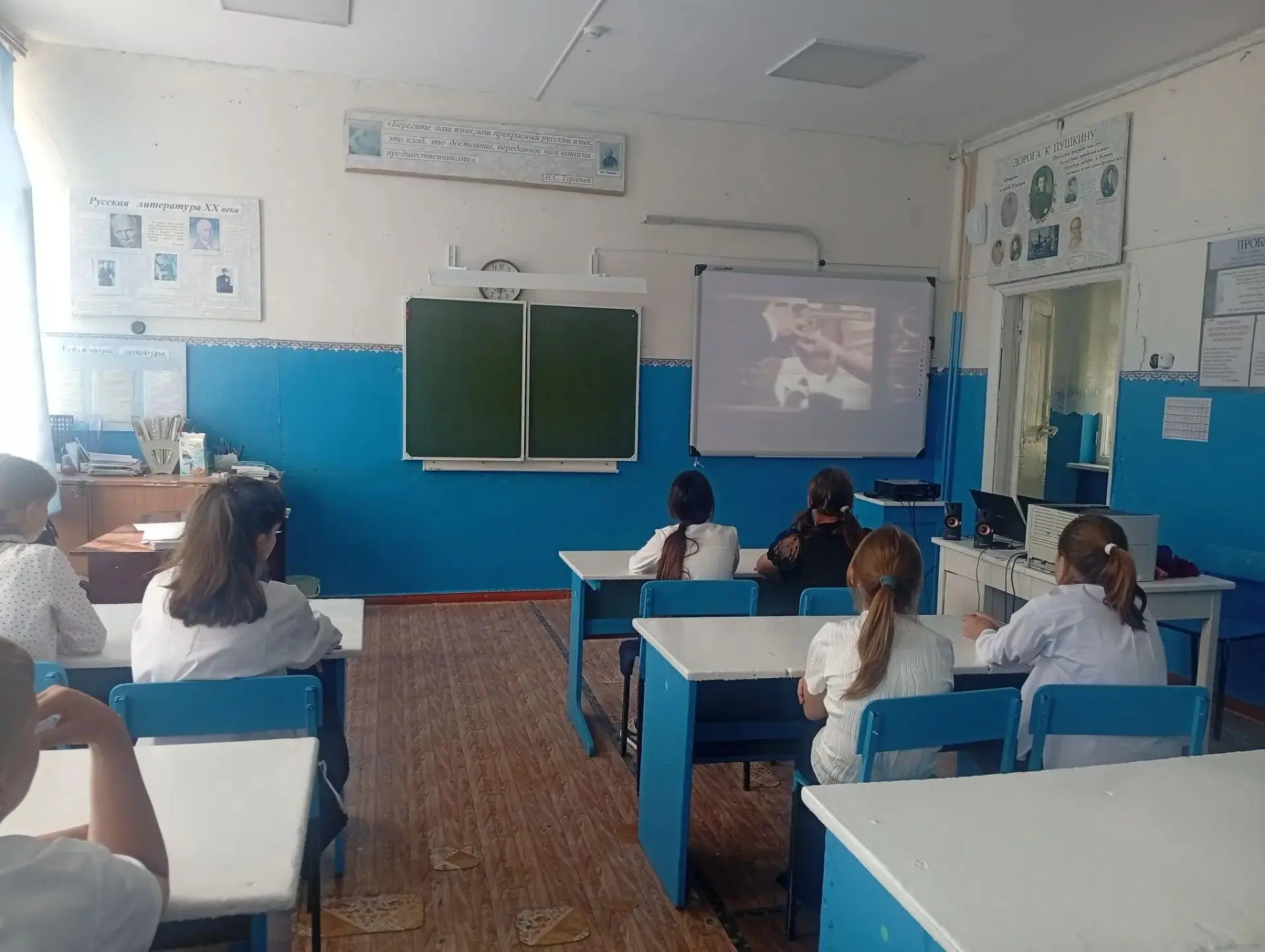 2 сентября в 5 классе прошел час общения , посвящённый Дню солидарности по борьбе с тер...
