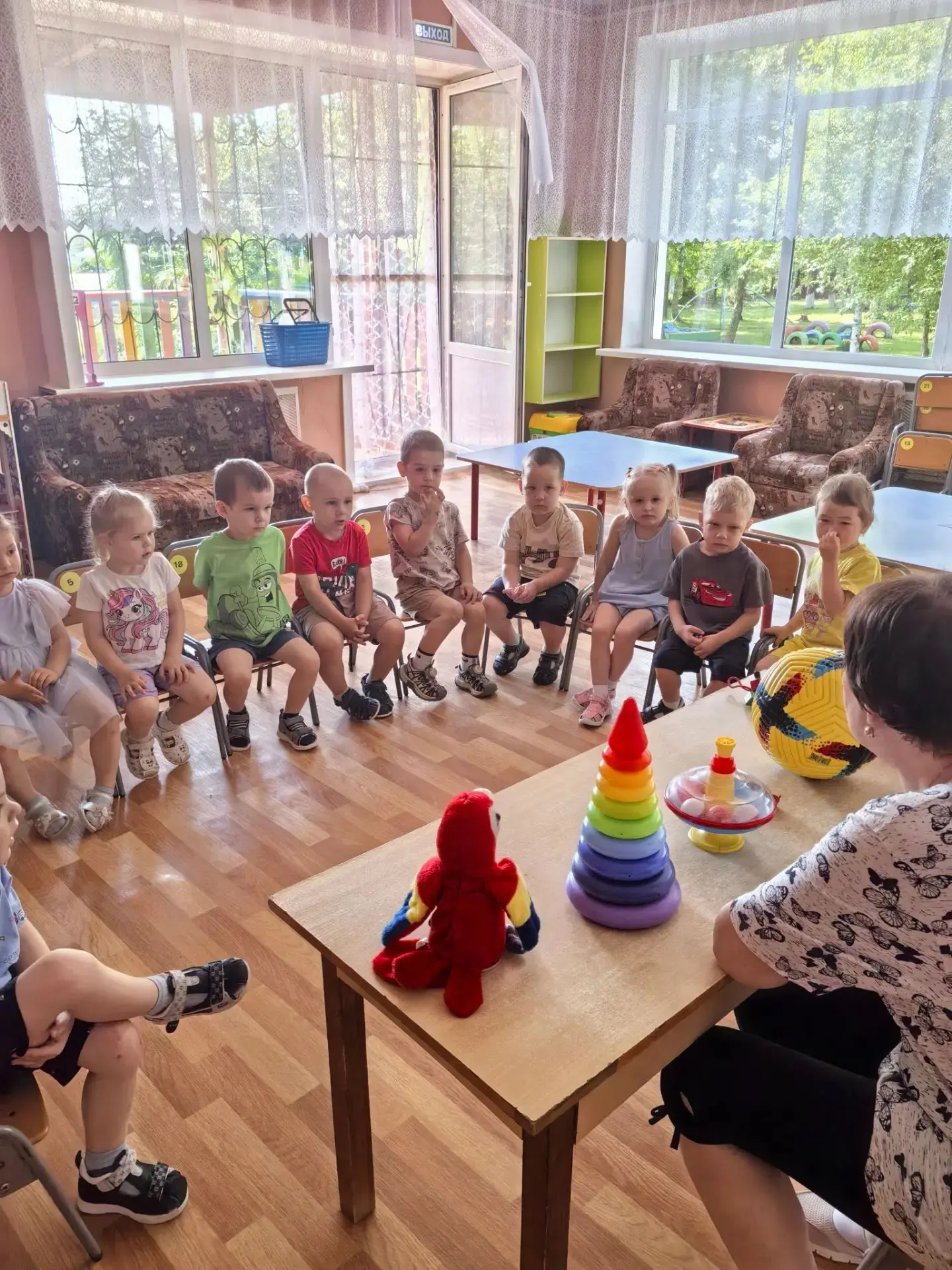 Тематическая неделя "Игры и игрушки"👱‍♀️🧸🪅🪆
Беседа "Из чего сделана игрушка"🧸🪅🪆 - дети первой