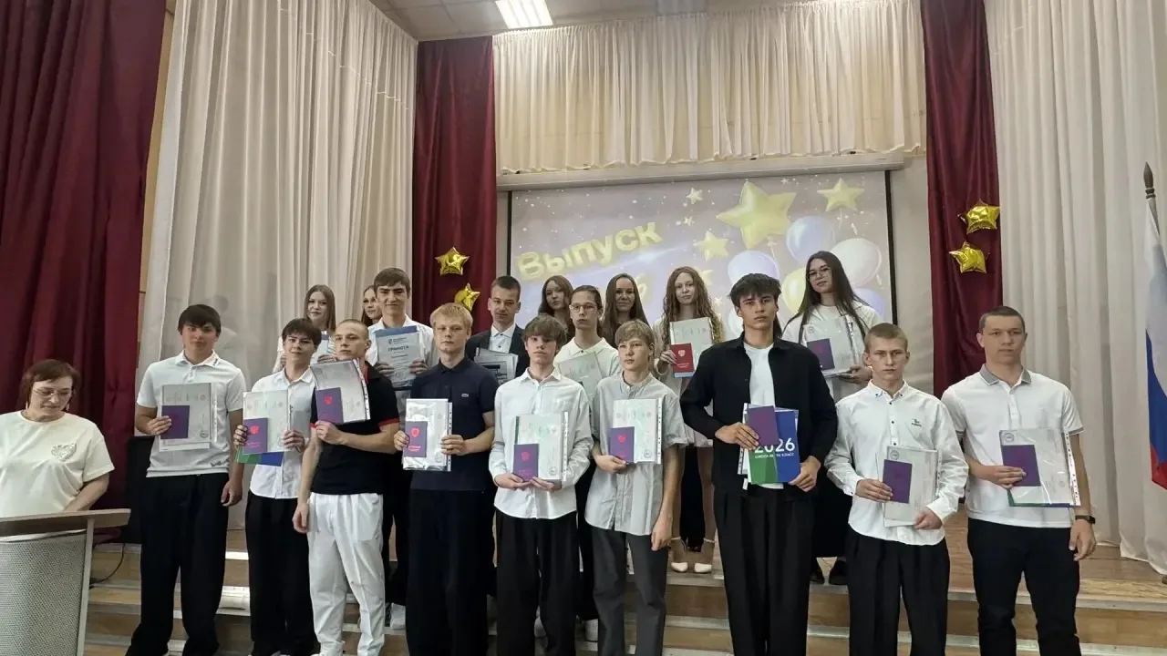 🎓 Слёзы, улыбки и гордость: в Центре образования - школе №88 прошло вручение аттестатов 9 классам! 