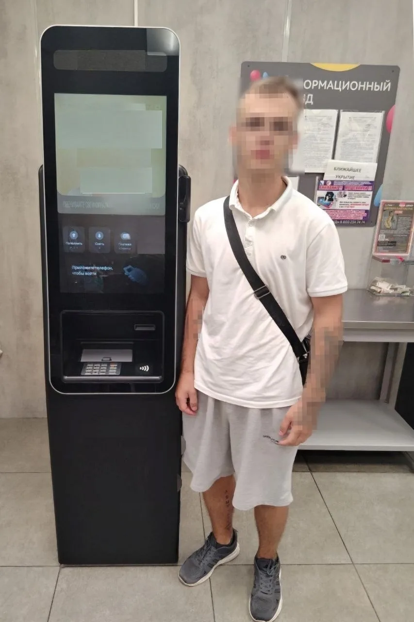 🚨 В Севастополе 18-летнего курьера мошенников судят за кражу 1,5 млн рублей у пенсионеров