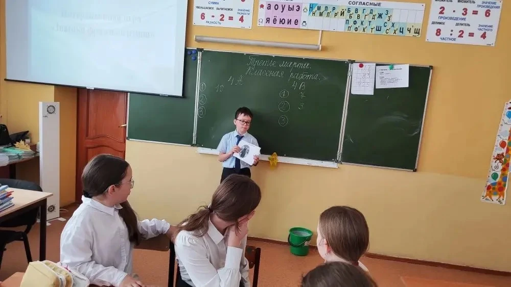 В рамках "Недели начальных классов" в 4А и 4 В классах прошла игра - викторина "Знатоки фразеологизм