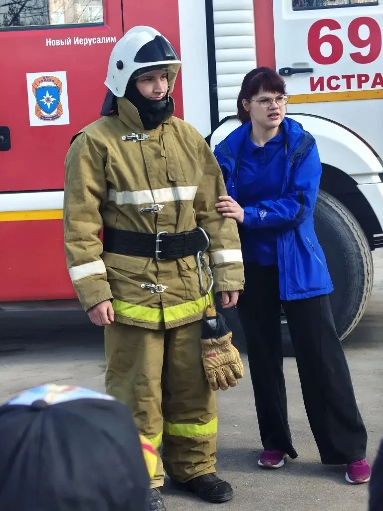 В дошкольном отделении 4-49 МОУ "СОШ имени А.П. Чехова" 1апреля прошла встреча с настоящими пожарным