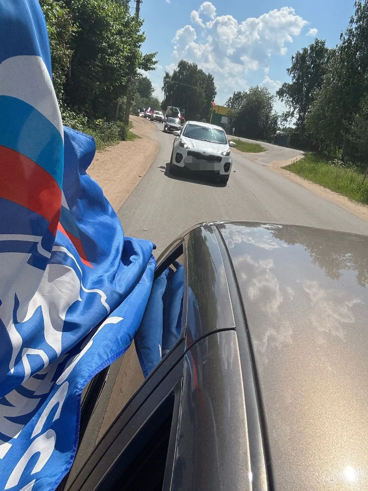 Сотрудники ОСП по Бабаевскому району приняли участие в патриотическом автомотопробеге в День России
