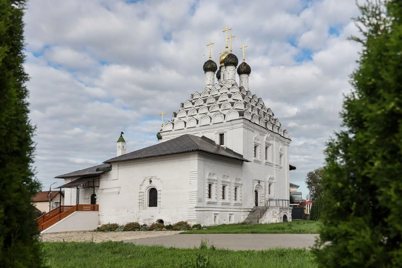 Церковь Николы на Посаде

📌 Первые упоминания храма относятся к 1577–1578 годам: он находился за пр