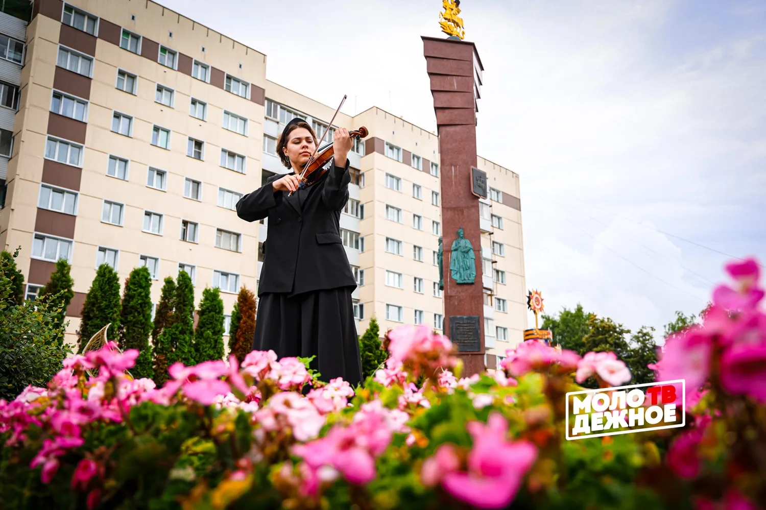 🎷В Клину впервые в разных уголках города прошёл музыкальный флешмоб с исполнением прои...