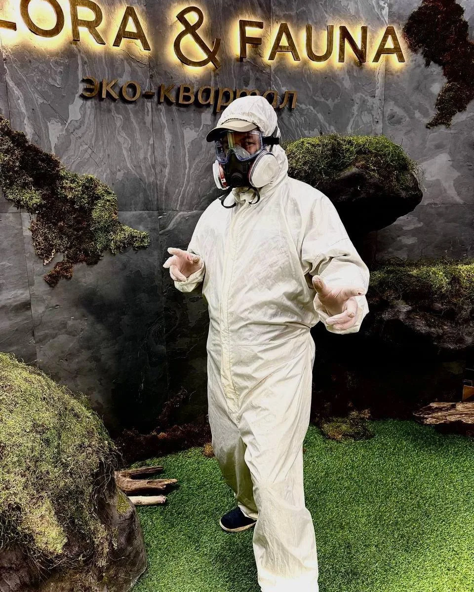 Дорогие жители, добрый день.

Сегодня мы обрабатываем газоны от сорняков.

Просим сегодня не загорат
