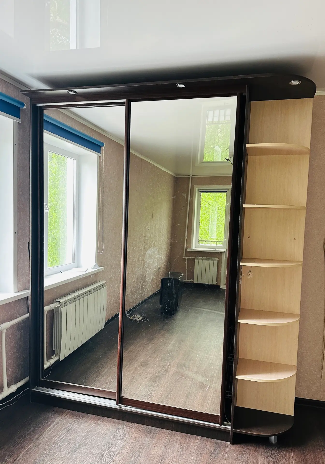 Продам мебель б/у в связи с переездом: гардеробная (шкаф-купе), цена 4500 руб.; диван раскладной, сп