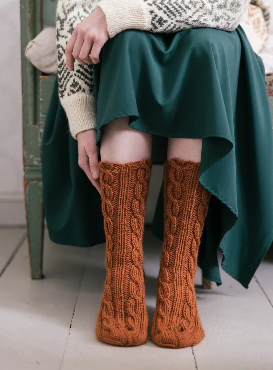 🧶 Носки с косами: 9 идей для вдохновения