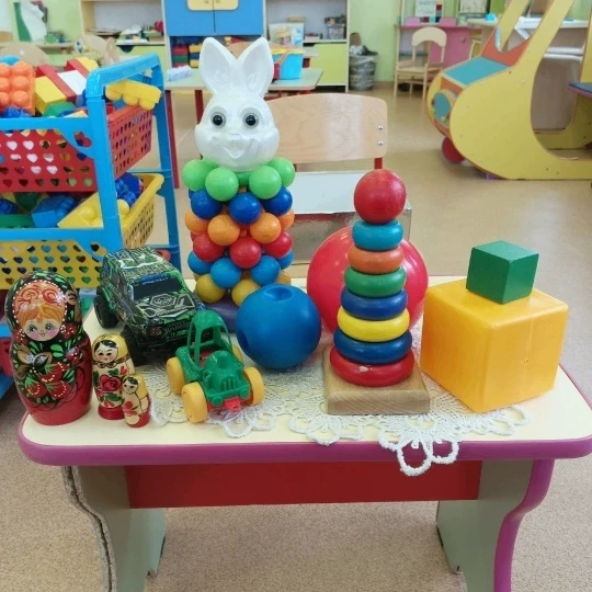 Как много игрушек в детском саду....А что мы о них знаем? Давайте знакомиться...