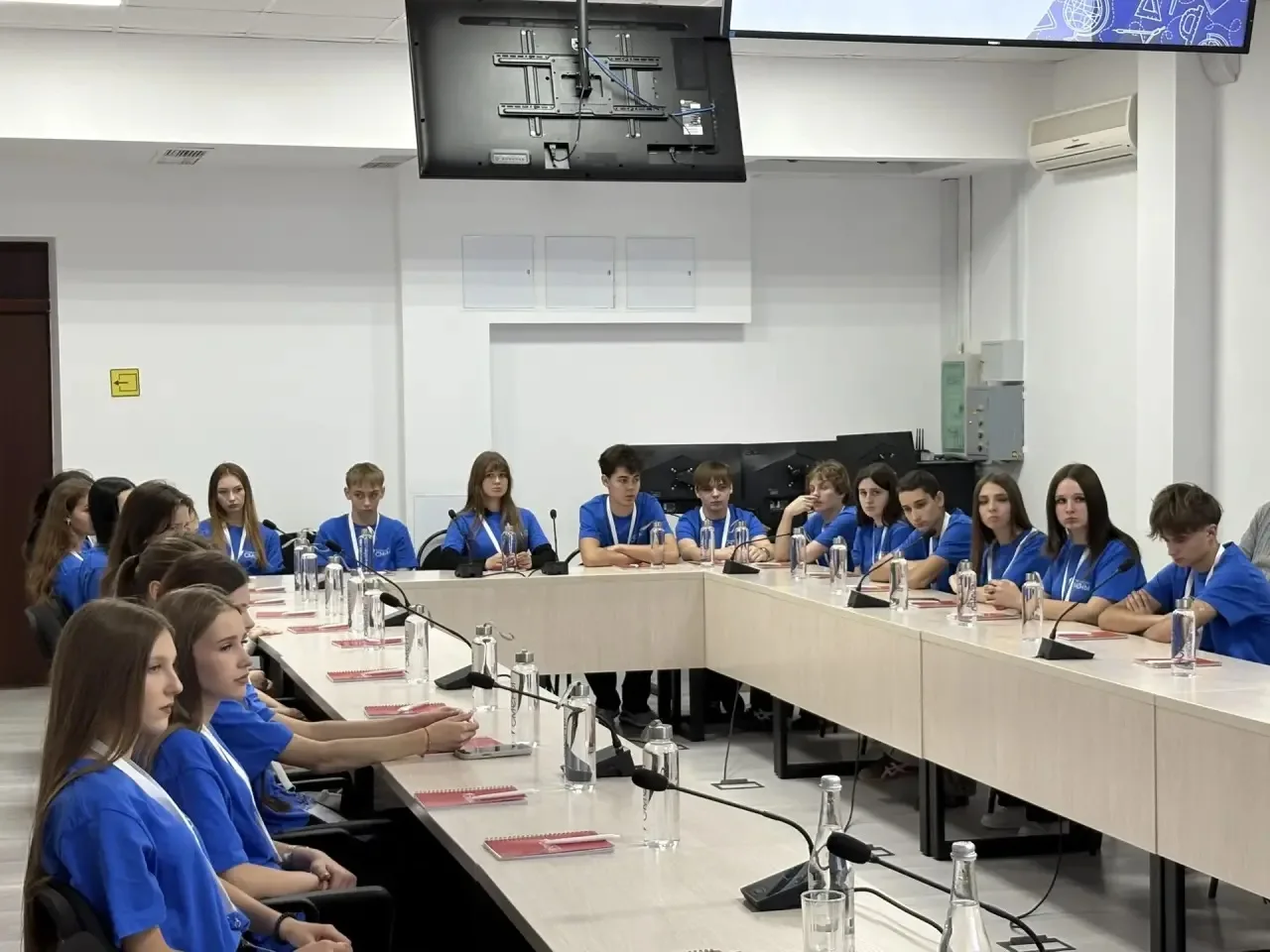 В Элисту приехали 25 ребят из города Ровеньки Луганской Народной республики – участнико...