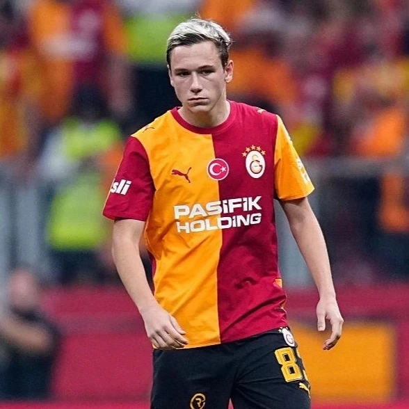 🔝🇹🇷 Главный тренер «Галатасарая» Окан Бурук оценил дебют Батракова: