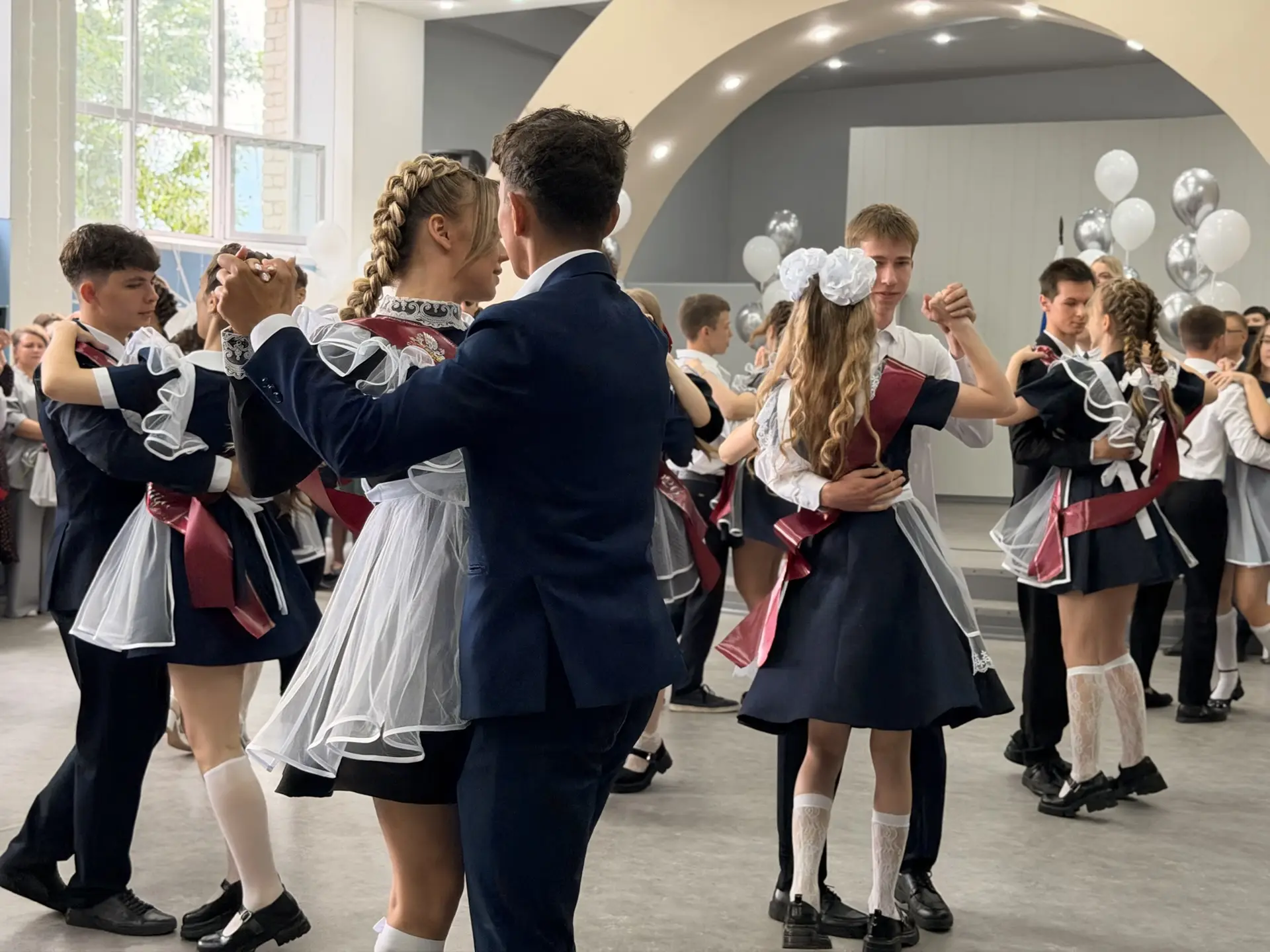 Прощай школа!   📌 Сегодня в нашей школе прошла линейка, посвященная празднику Последнего звонка. Это