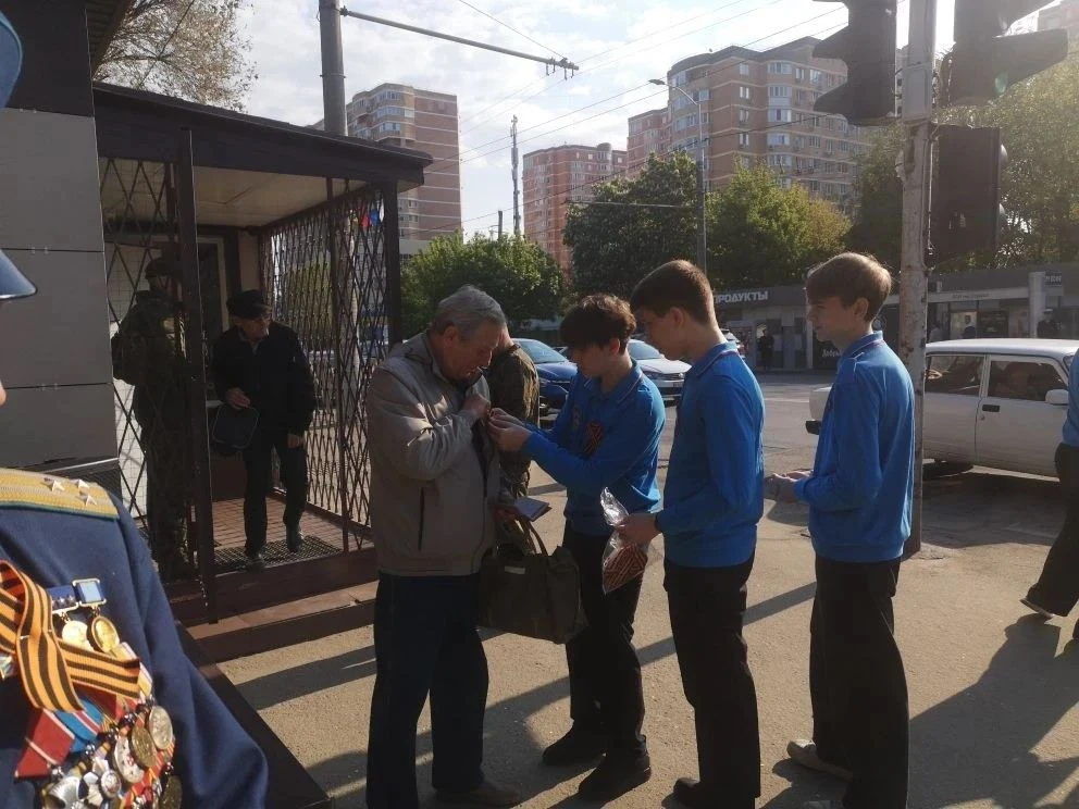 🇷🇺 Обучающиеся "Аэрокосмического клуба КВВАУЛ" вместе с руководителем Тхорь Сергеем Павловичем (ЦДТ 
