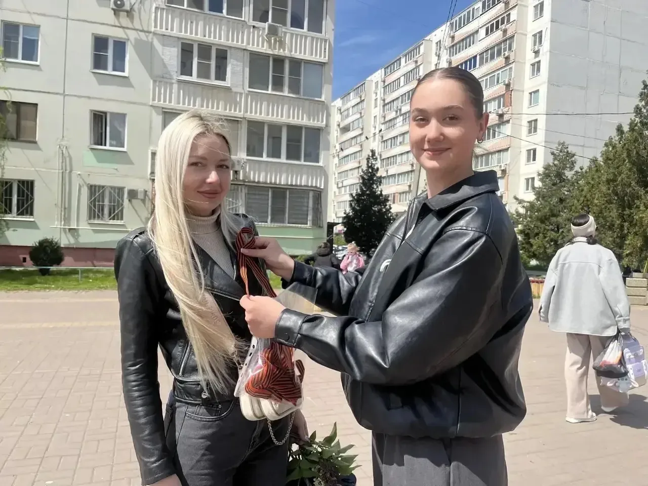 Обучающиеся МАОУ «Школа №10» приняли участие во Всероссийской акции «Георгиевская ленточка». Активис