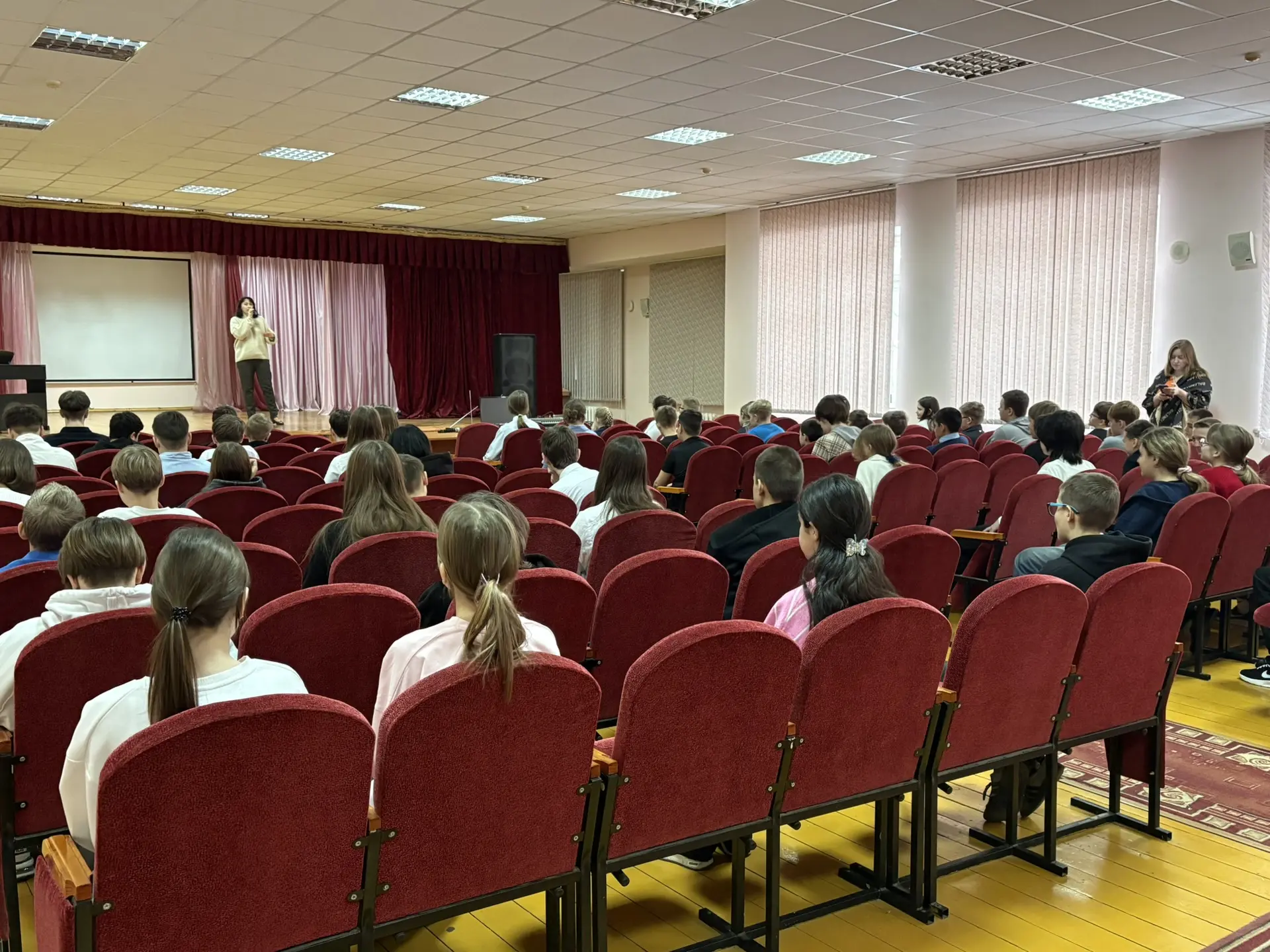 Как же повезло нашим ученикам 😉 артисты филармонии приезжают в нашу школу,  чтобы поделиться своим т