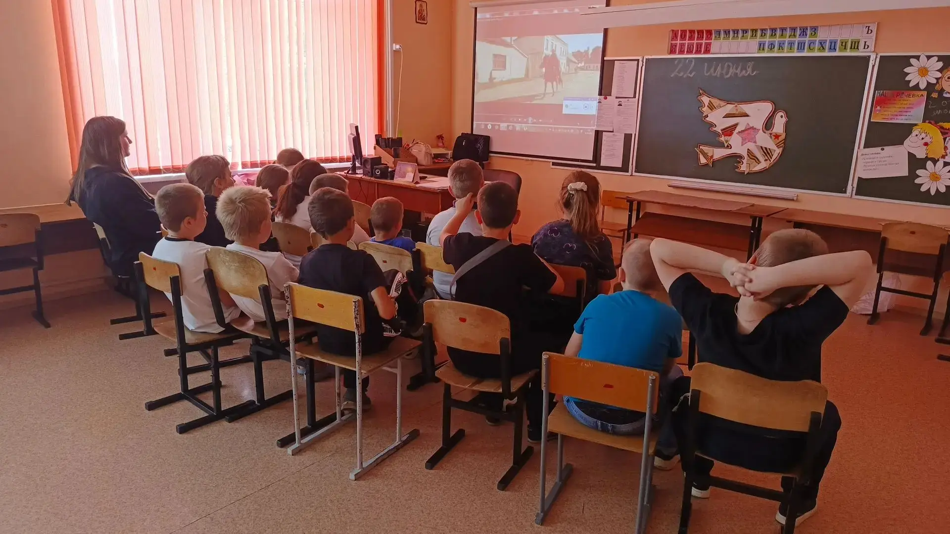 📽В преддверии Дня памяти и скорби, который отмечается 22 июня, в пришкольном лагере «С...