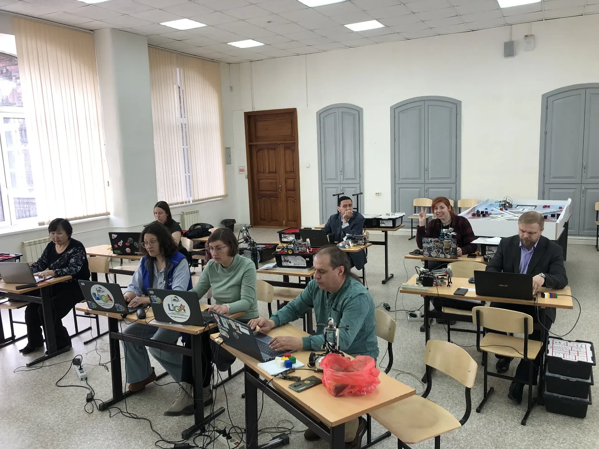 МЕЖРЕГИОНАЛЬНЫЕ КУРСЫ ПО РОБОТОТЕХНИКЕ  Педагогом высшей квалификации, победителем Республиканского 