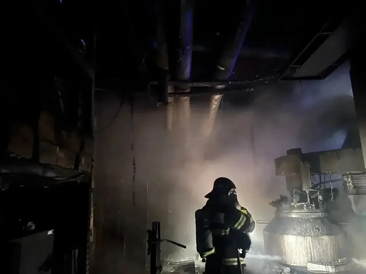 🚒 В Климовске потушили возгорание в производственном здании  Накануне в 22:35 на пульт центрального 