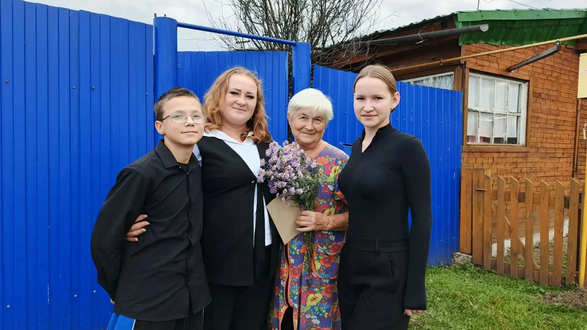 Сегодня актив школы совместно с Советником по воспитанию Жевлаковой А.В. поздравили вет...