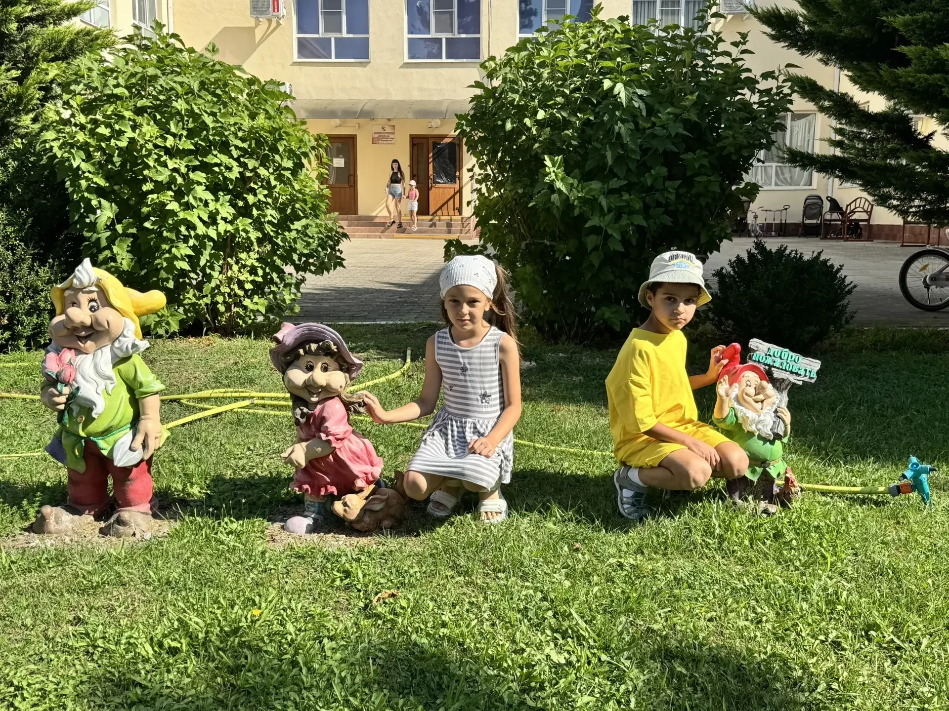 Мы по садику пошли,