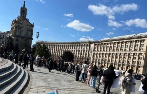 В Киеве собрались около 4 000 сторонников Тодорова с требованием мира
