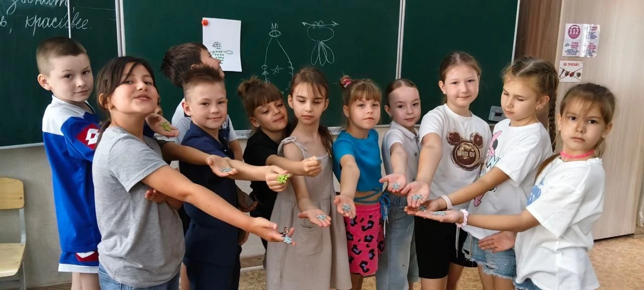 Ловим лёгкий летний бриз и вспархиваем в мир крошечной красоты! 🐦✨ Сегодня на пришколь...