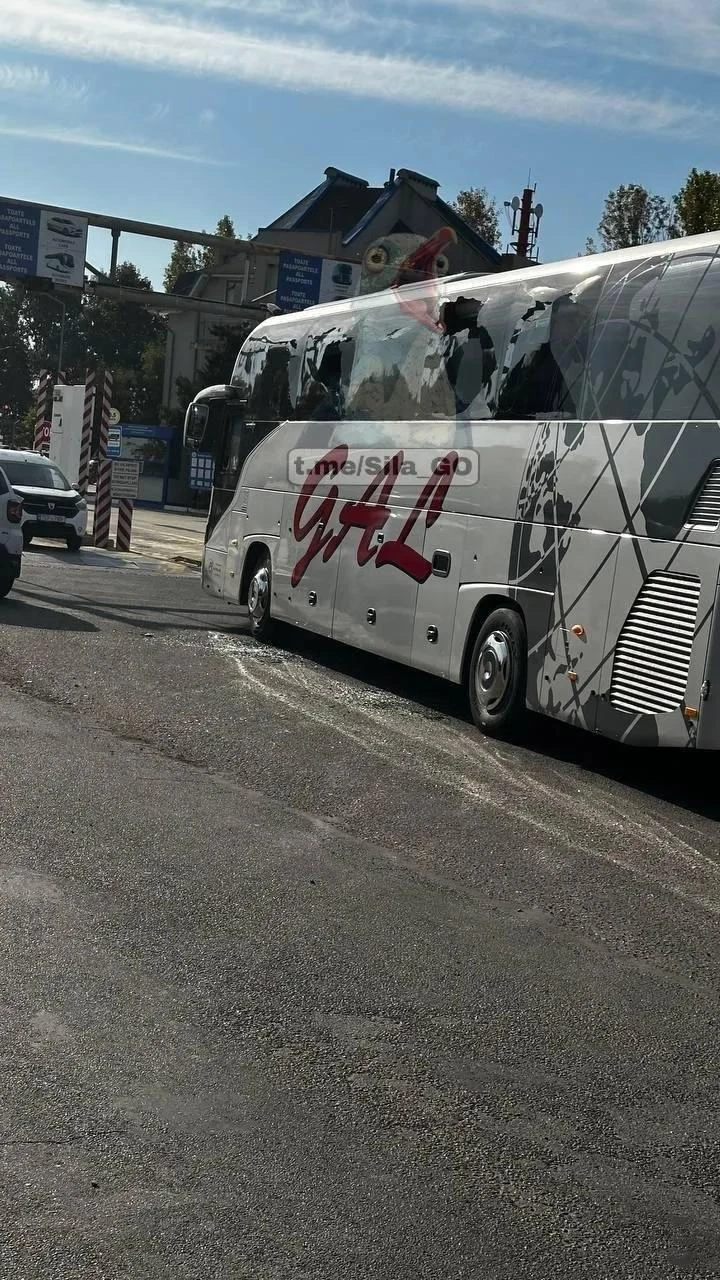 🇲🇩 Возле КПП «Паланка» на границе с Молдовой под обстрел попал рейсовый автобус.