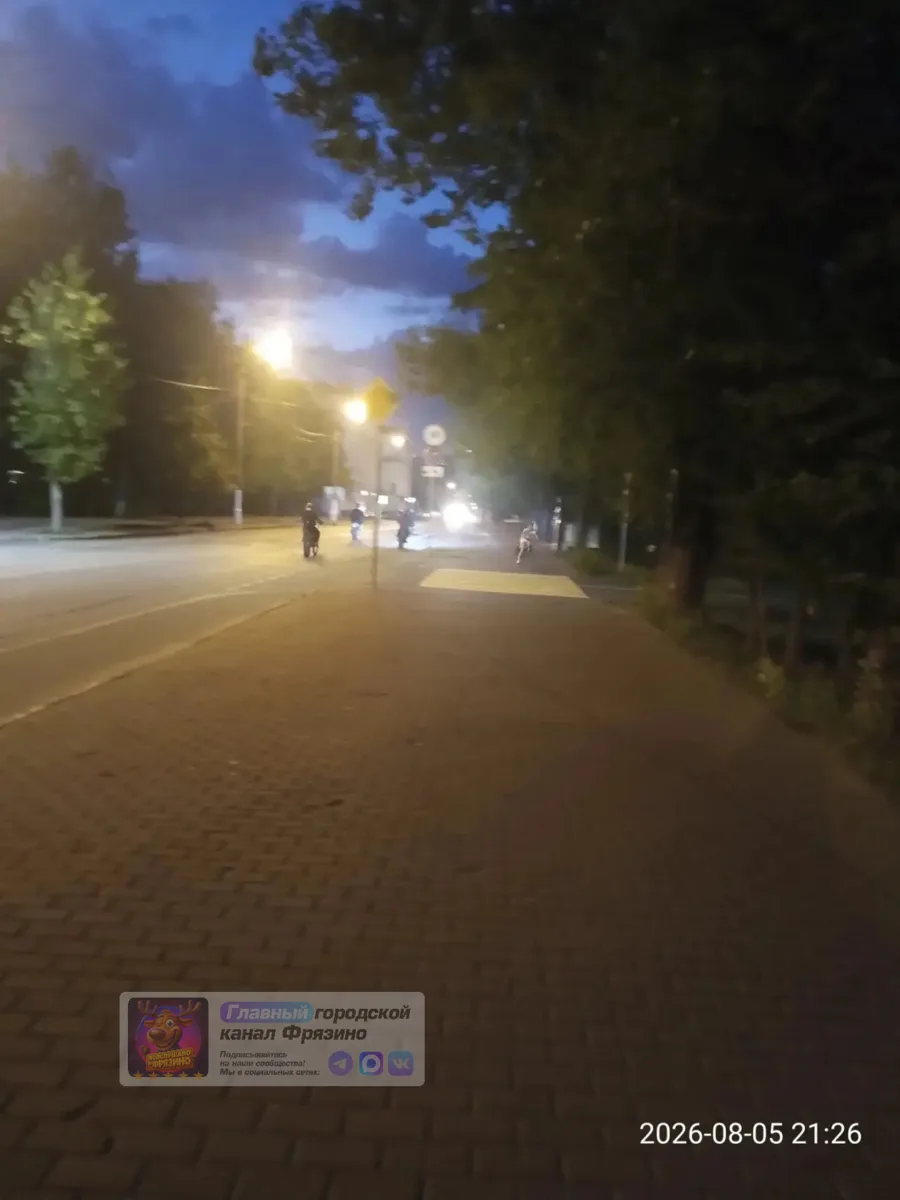 📍 Жители жалуются на мотоциклистов, которые ездят по тротуару на ул. Московской 

Обращение от по