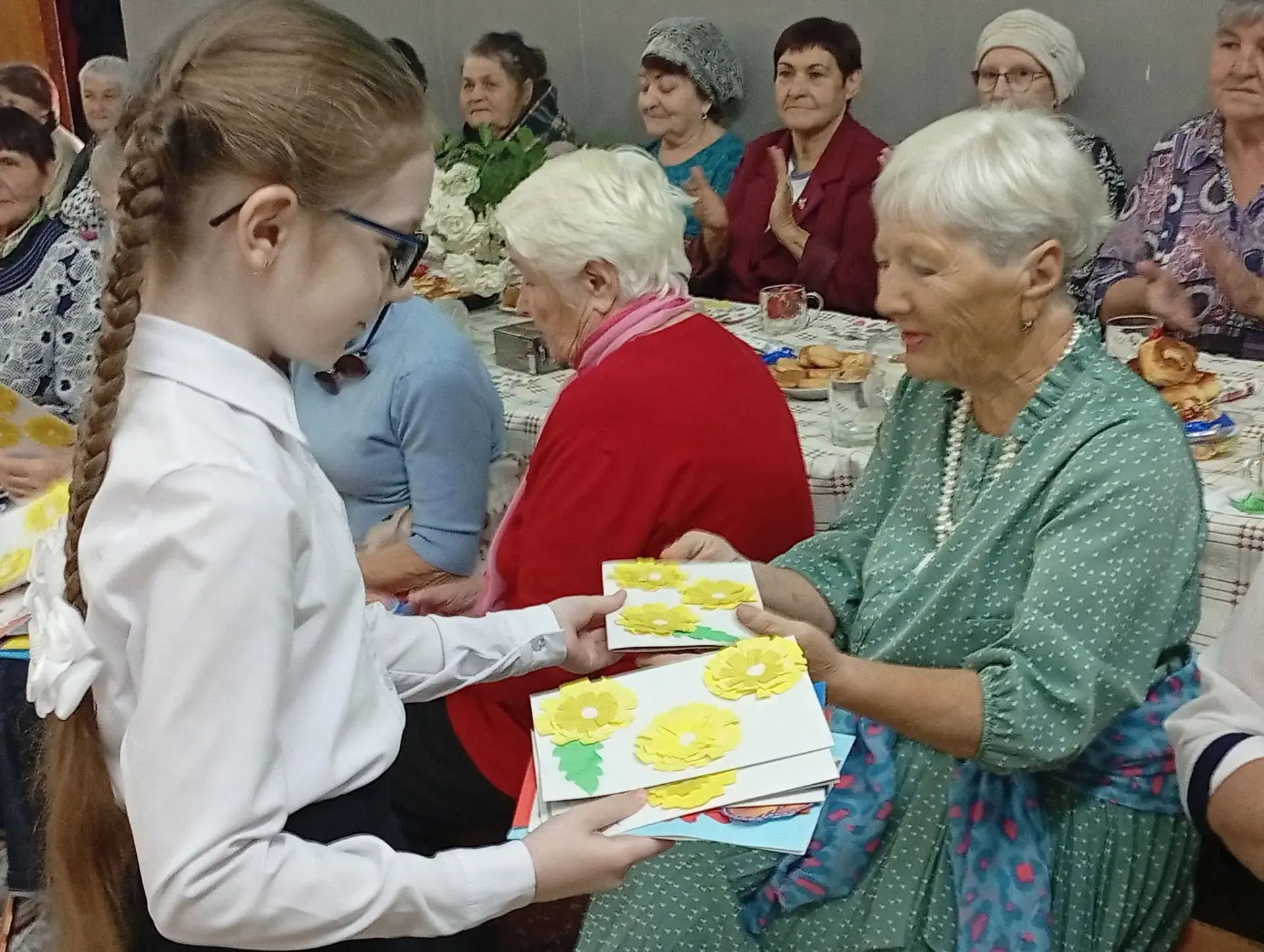 🍁 Тепло сердец в День добра и уважения!