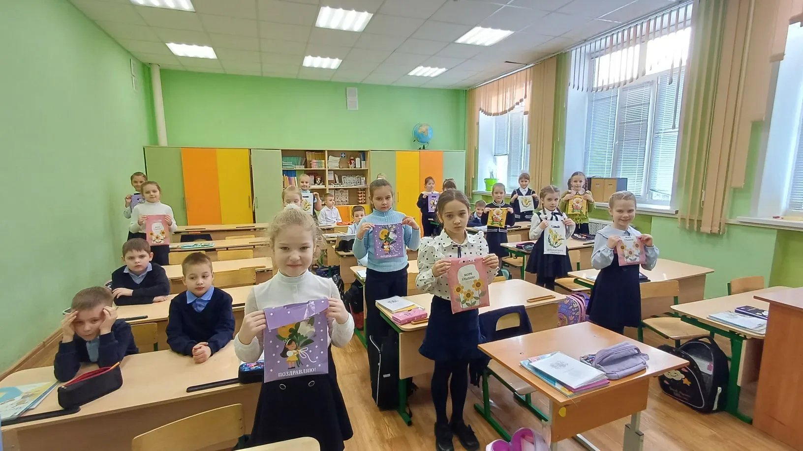 ВСЕРОССИЙСКАЯ АКЦИЯ "ВАМ, ЛЮБИМЫЕ"  В преддверии 8 марта учащиеся нашей школы присоединились к Всеро