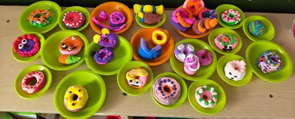 День сладкоежки: творим «вкусные» шедевры! 🍩🍰

Сегодня в  подготовительной группе прошел самый апп