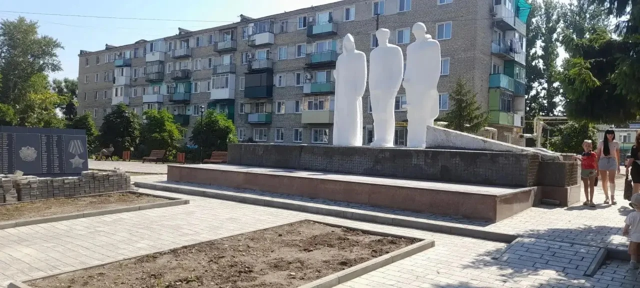 В год 81-летия Победы в Калининске ремонтируют памятник «Клятва» 

♦️Памятник «Клятва» расположен в 