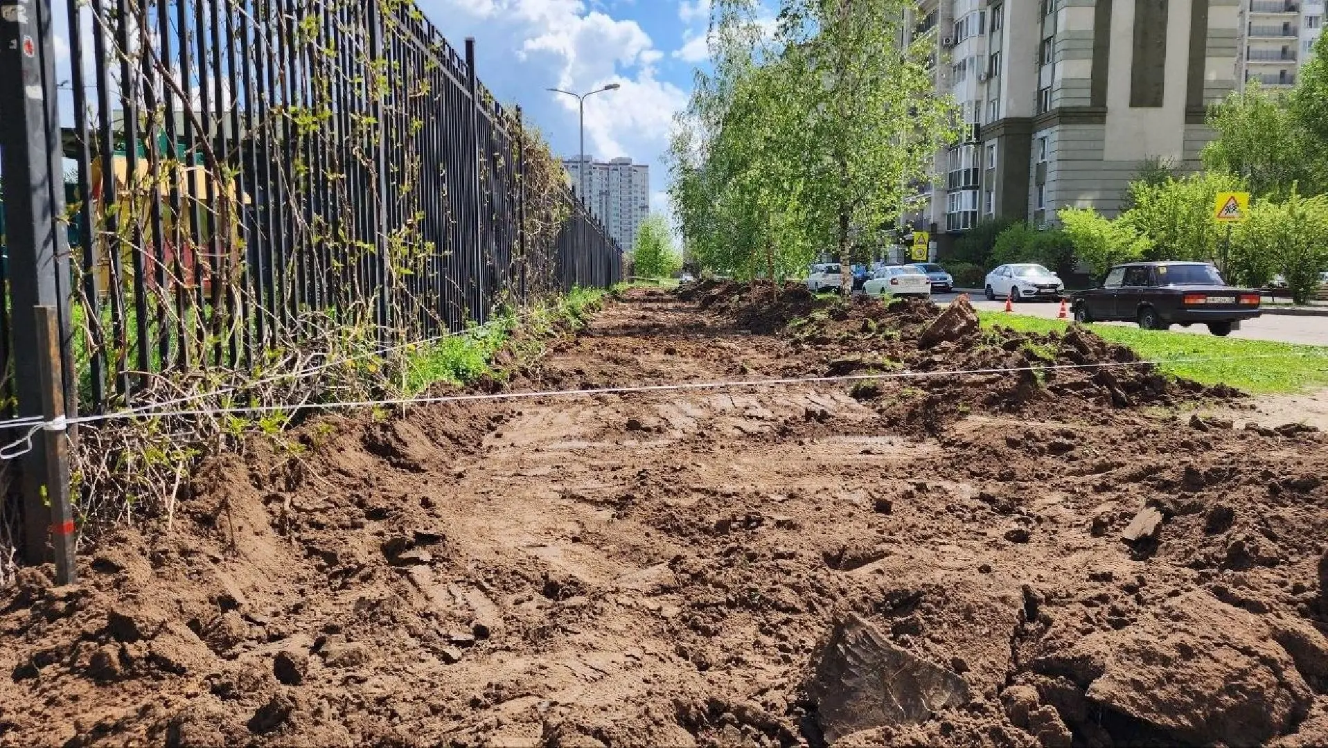 В Домодедово начали благоустраивать тропинку возле детского сада «Ласточка».   Жители микрорайона Юж